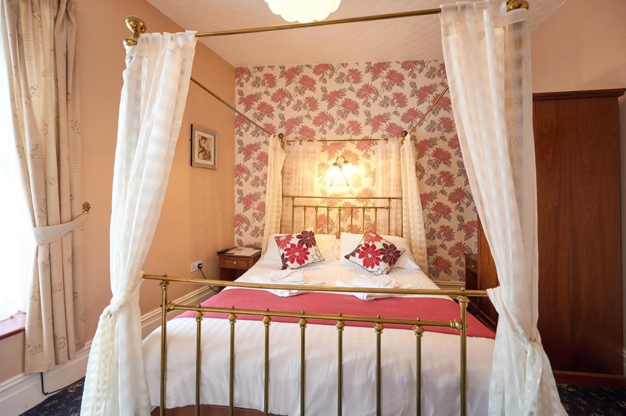 The Wilton International Bed and Breakfast Blackpool Exteriör bild