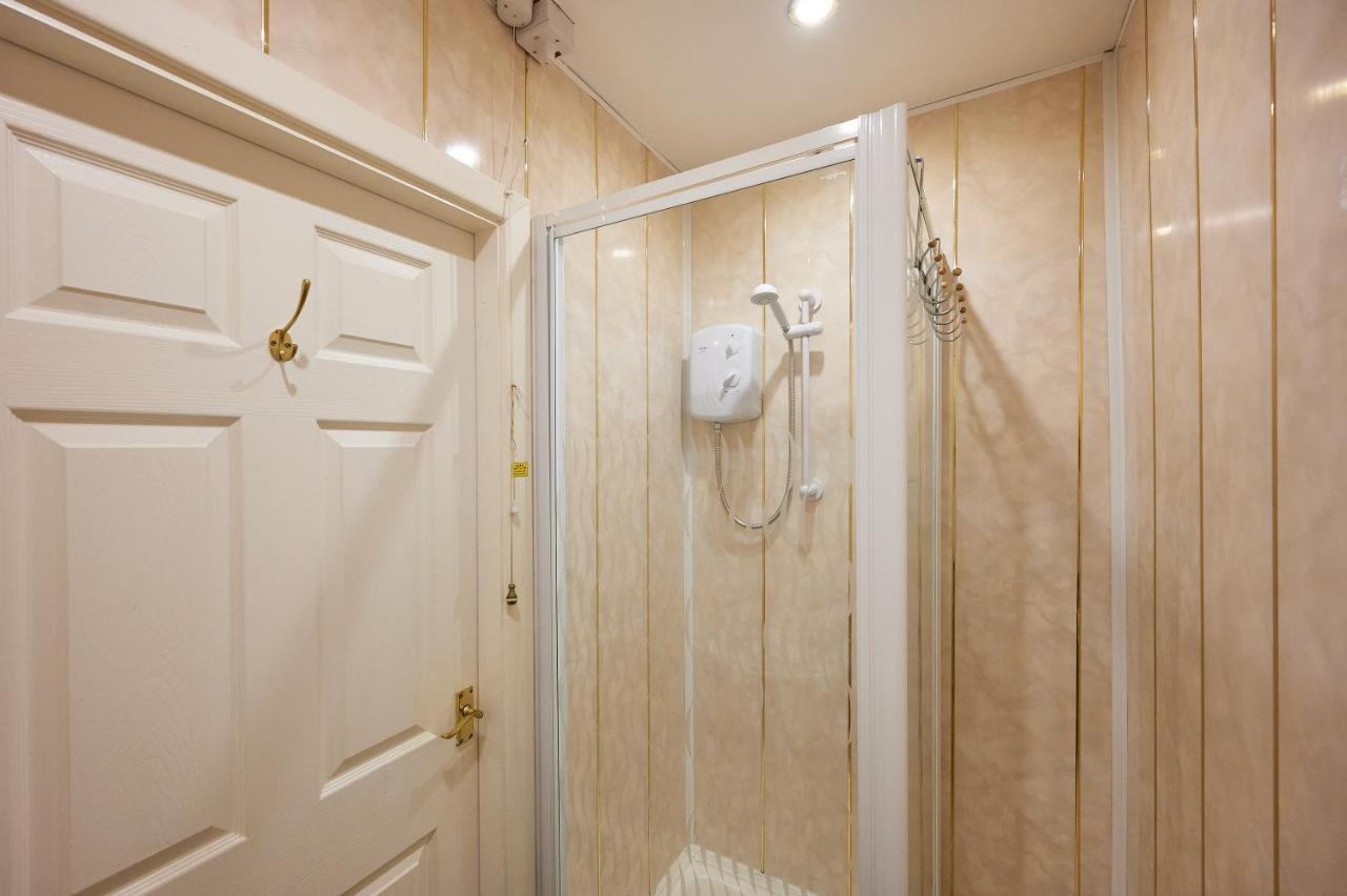 The Wilton International Bed and Breakfast Blackpool Exteriör bild