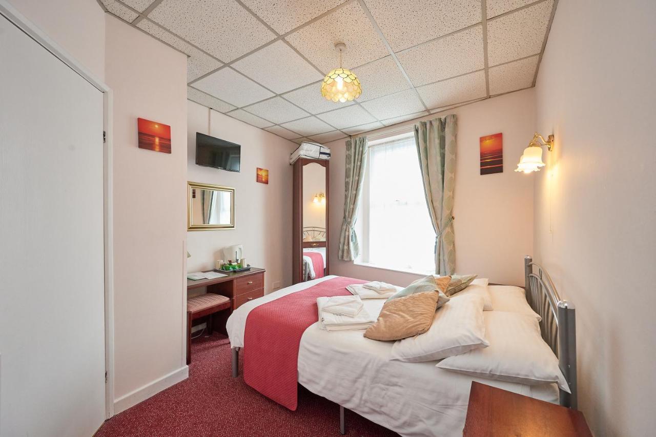 The Wilton International Bed and Breakfast Blackpool Exteriör bild