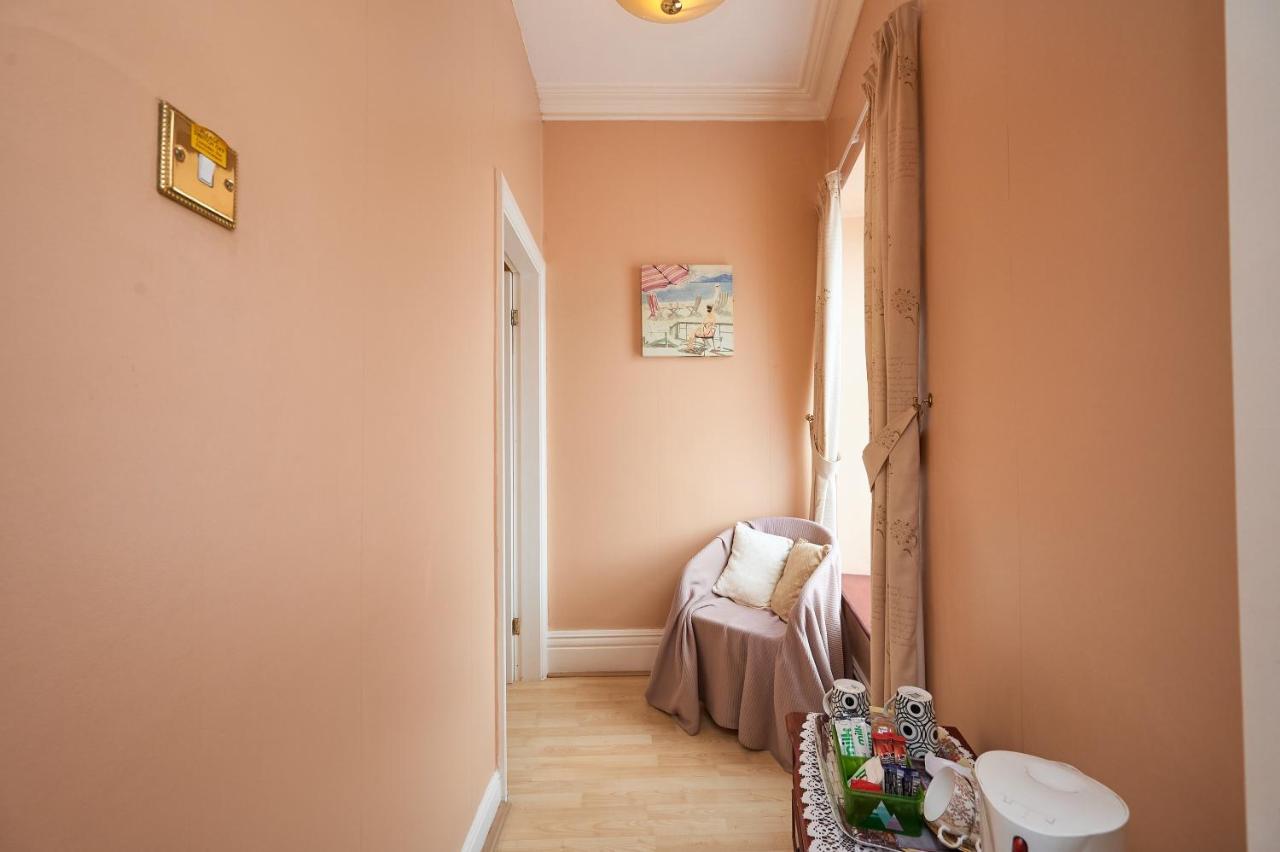 The Wilton International Bed and Breakfast Blackpool Exteriör bild